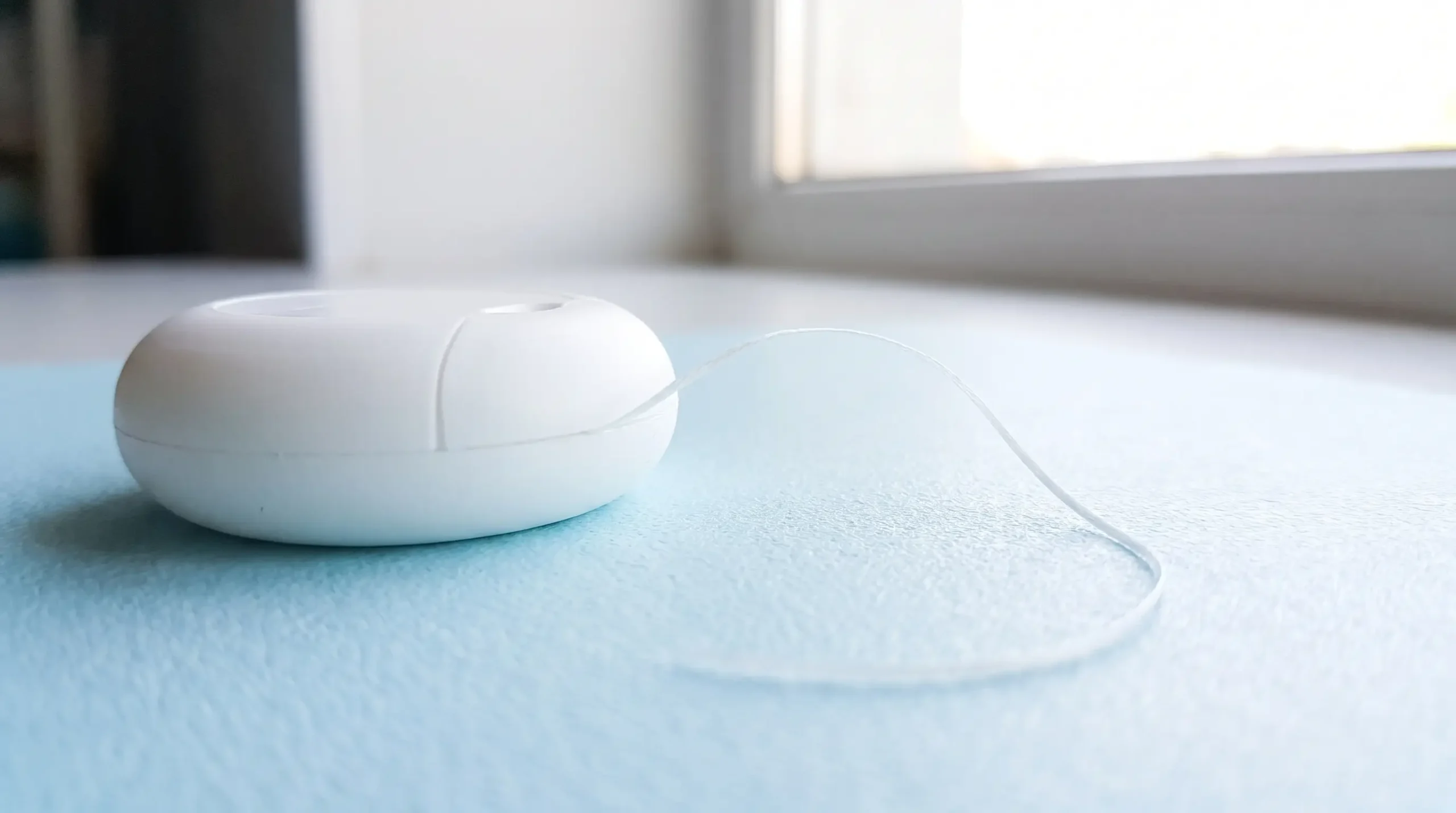 Dental floss spool showing proper flossing technique for healthy gums